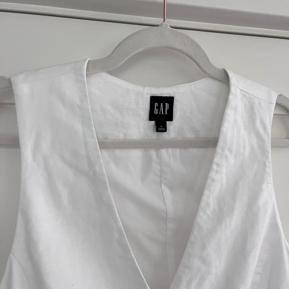 GAP Linen Button-Up Vest - Picture 4 of 4